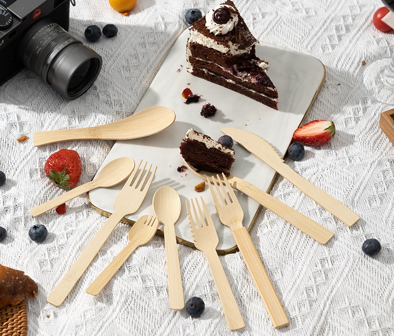 Biodegradable Disposable Tableware, including sustainable disposable spoons, knives and forks.