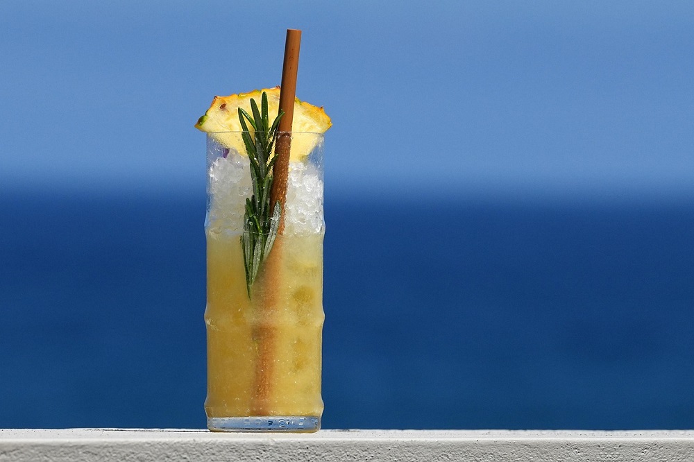 Sustainable bamboo straws and smoothie drinks
