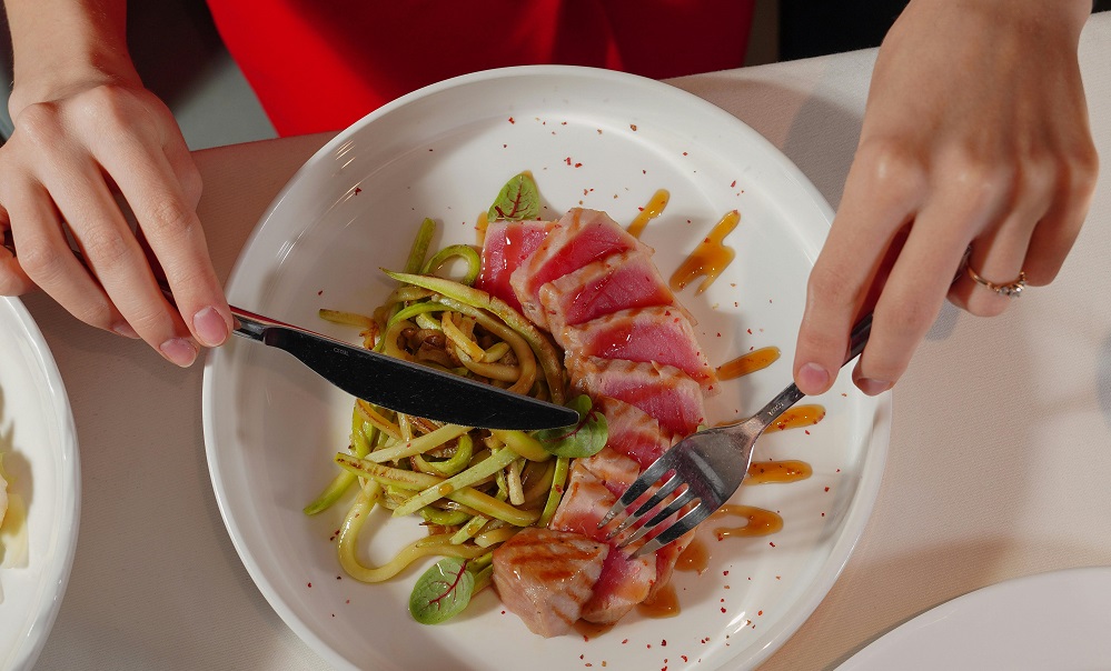 Customers use stainless steel steak forks to eat.