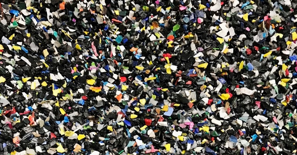 Black plastics and other wastes are difficult to sort.