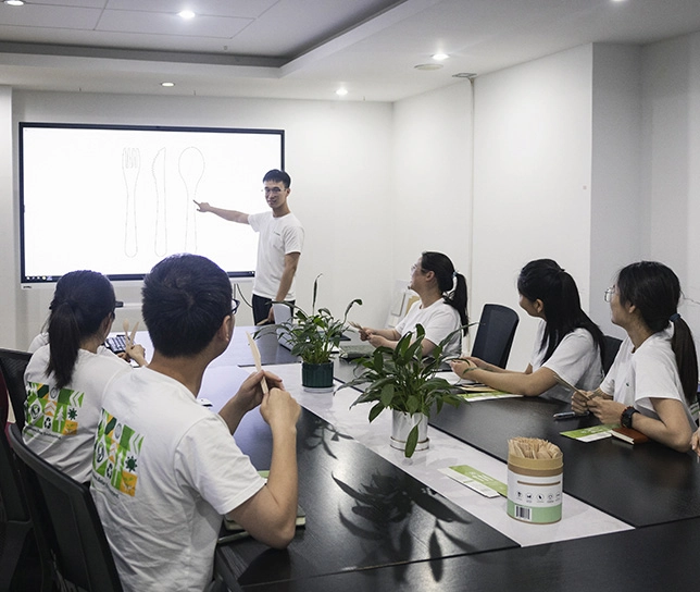 The Ancheng R&D team is developing custom catering disposables for clients.